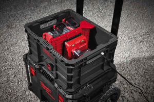 MILWAUKEE JAKAJAT AVOLAATIKKO PACKOUT 3