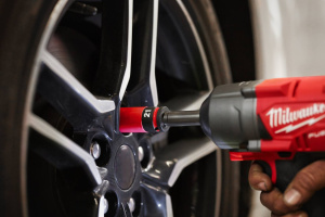 MILWAUKEE AUTOHYLSY PITKÄ 17MM 2