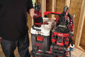 MILWAUKEE JUOMAPULLO 1005ML PUN PACKOUT 2