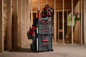 MILWAUKEE VETOLAATIKKO PYÖRILLÄ PACKOUT 4