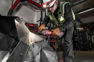 MILWAUKEE KULMAHIOMAK M18ONEFSAG125XPDB0X 8