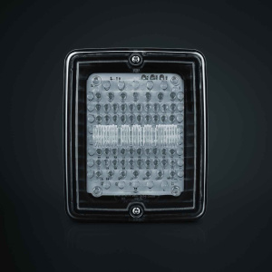 IZELED 3-TOIMINEN TAKAVALO, KIRKAS LASI. 24V TAKA/JARRU/VILKKU 130X110X45 5