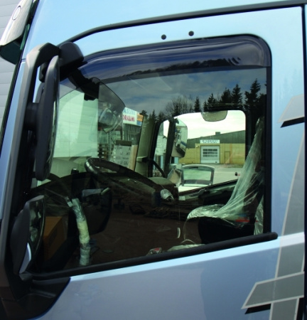 VETOSUOJAPARI VOLVO FH VERS.4 2013->, TEIPPIKIINNITYS