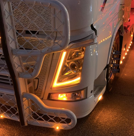 LED-PÄIVÄAJOVALON MUUTOSSARJA VOLVO FH4 2015->, KELTAINEN
